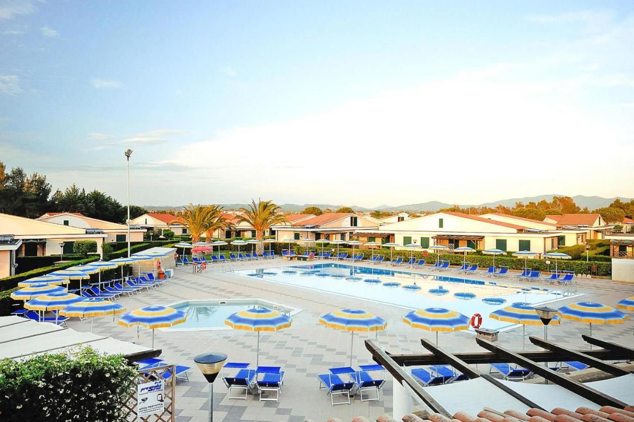 Apartment In Cecina Mare With Outdoor Pool Marina di Cecina Buitenkant foto