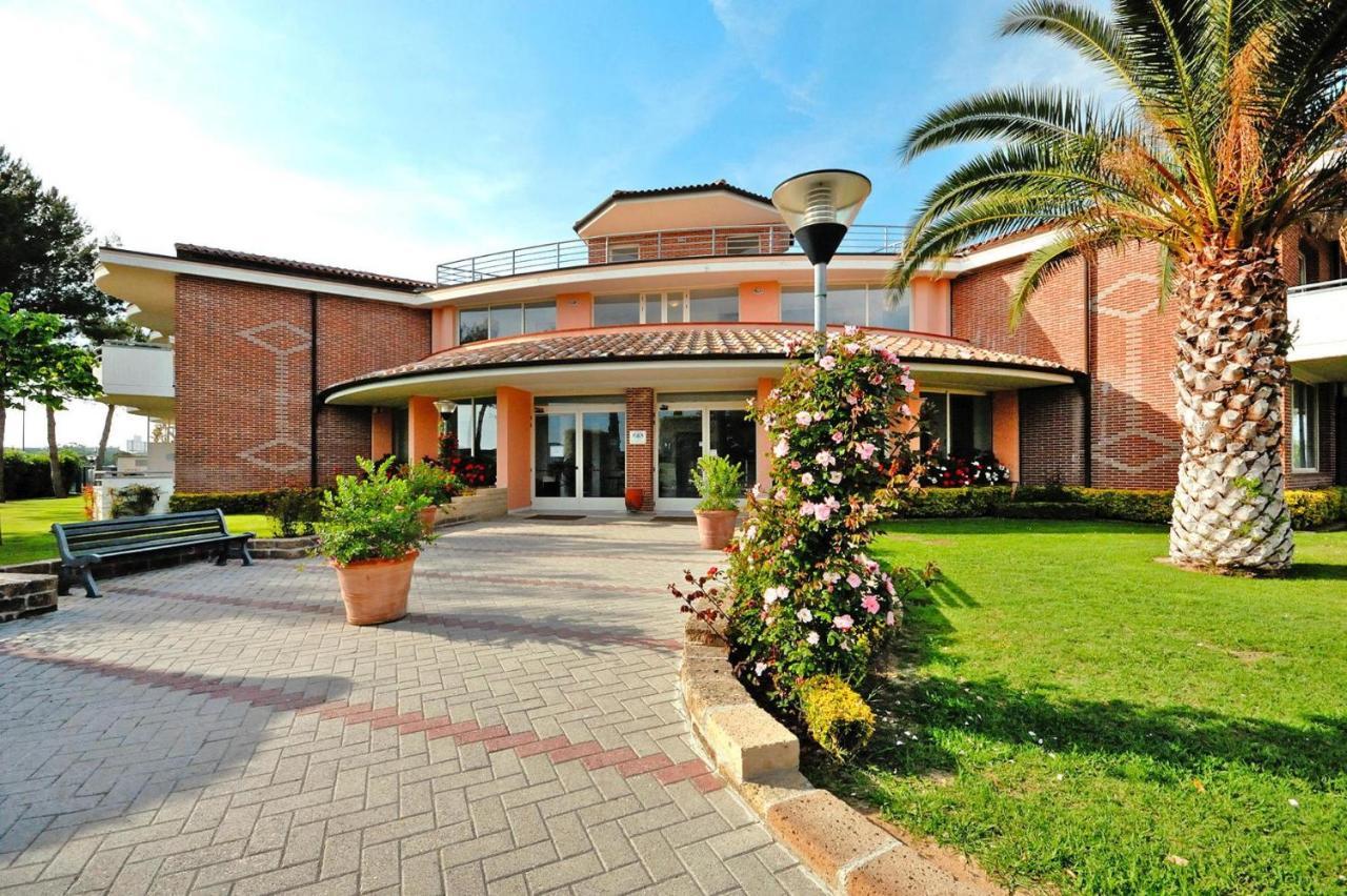 Apartment In Cecina Mare With Outdoor Pool Marina di Cecina Buitenkant foto