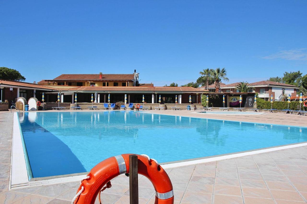 Apartment In Cecina Mare With Outdoor Pool Marina di Cecina Buitenkant foto